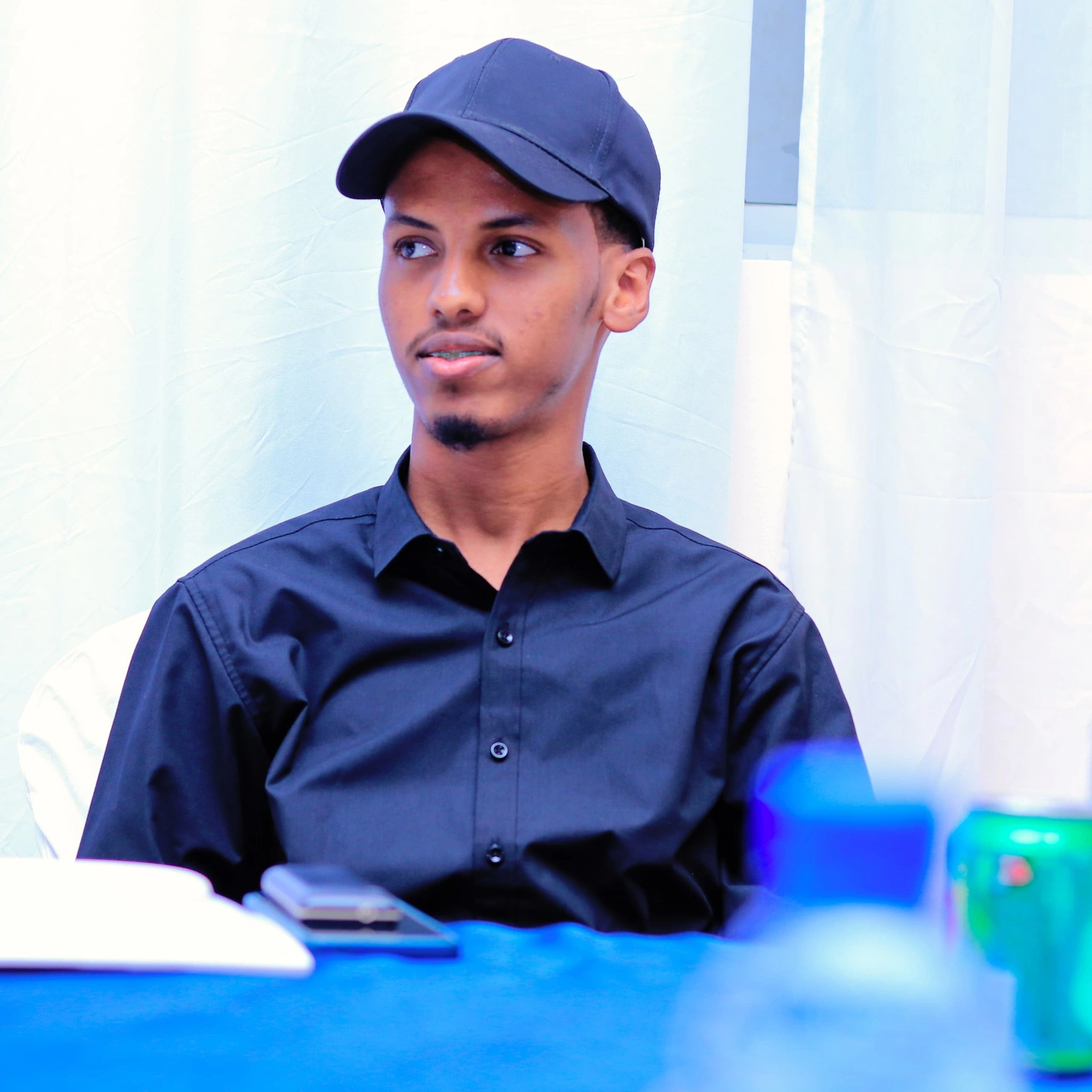 Mideeye participant at a structured party meeting